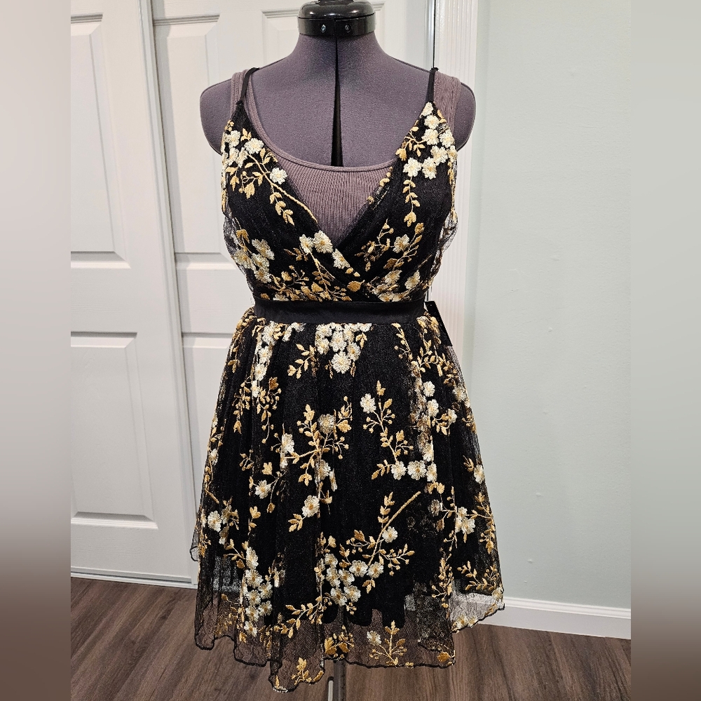 NWT Express Black Gold Floral Embroidery Mini Dress size 0P